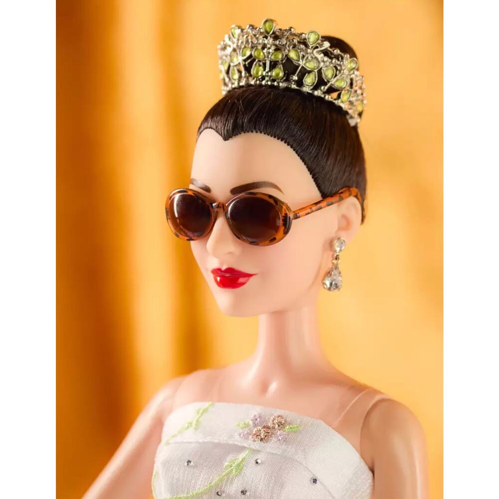 Disney Mia Thermopolis Limited Edition Doll – The Princess Diaries – 17'' – D23 - Picture 4 of 10